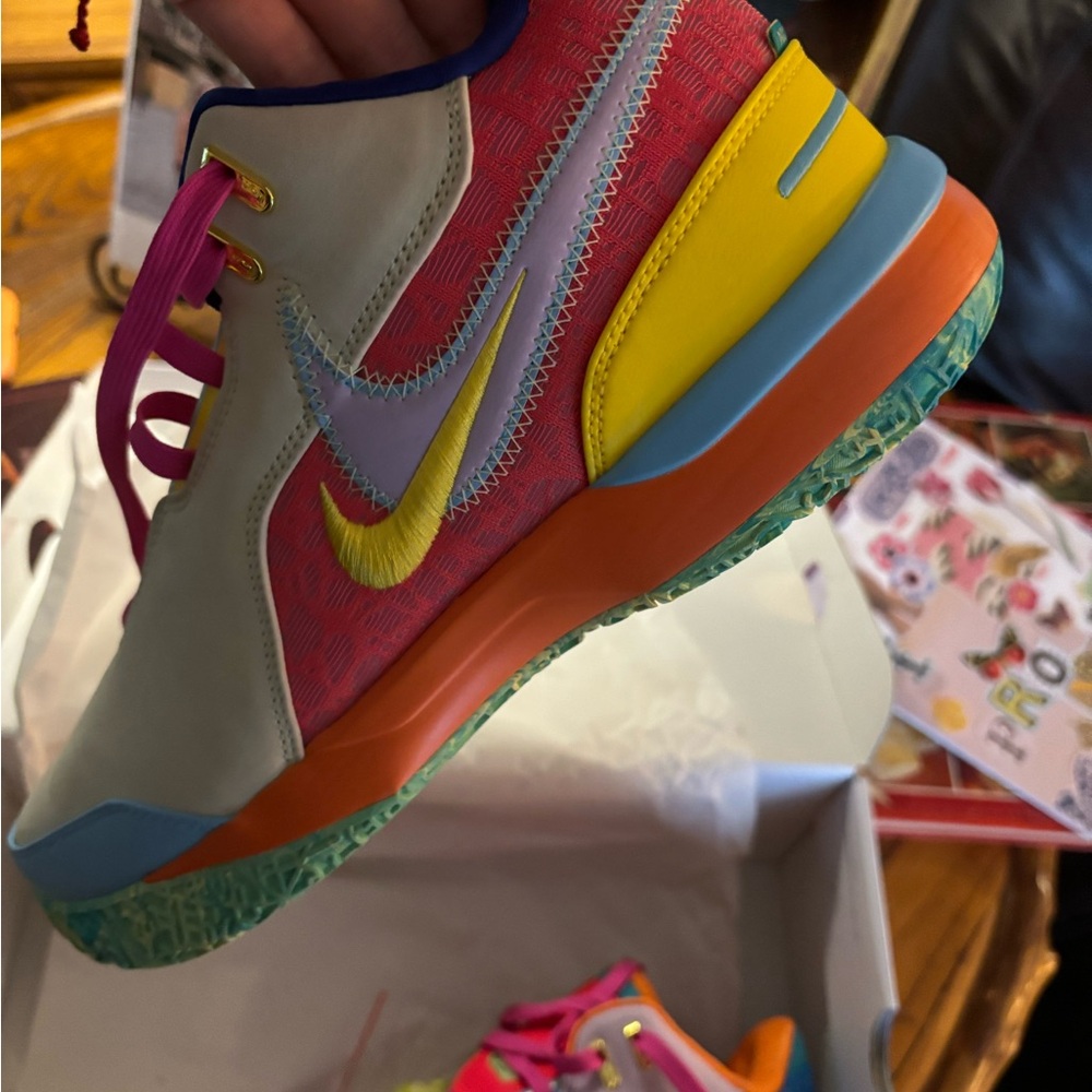 LeBron NXXT zooms size 10.5 US men’s, bought originally for 247$ - Picture 4 of 6